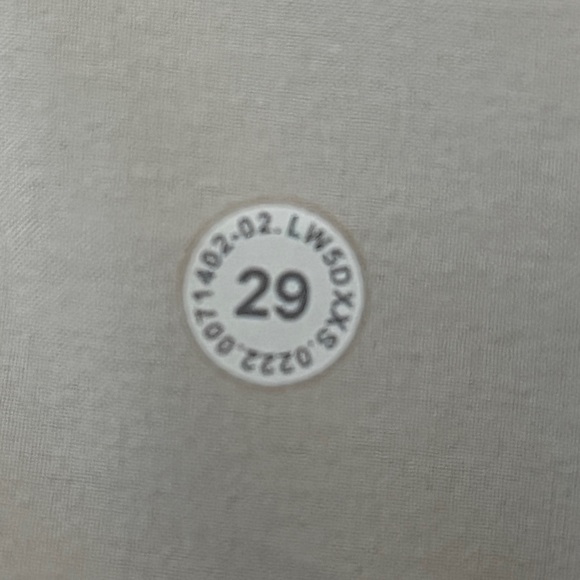 How to Read a Lululemon Size Dot - Picture 3 of 5